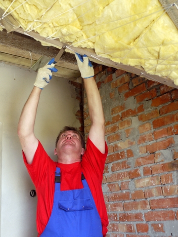 Facturi mari la întreţinere? De ce ar trebui să-ţi izolezi locuinţa