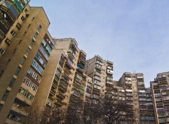 Cât s-au ieftinit apartamentele vechi în ultimul an