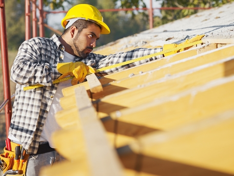 Sectorul construcţiilor, declin de aproape 30% în iulie