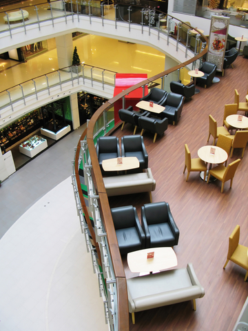 Stocul de spaţii comerciale, în creştere cu 12,45% pe 2010