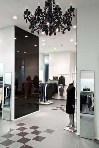 Stirixis: O treime din spaţiile autohtone de retail nu sunt viabile pe termen lung