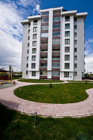 Vânzările de apartamente noi, în revenire. Începutul lui 2012, momentul oportun pentru (re)lansarea construcţiei de locuinţe?