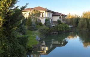 Lacul Verde Resort: 3 vile moderne, lac propriu si teren de 15.000 mp. Domeniul tau boieresc sau start pentru business