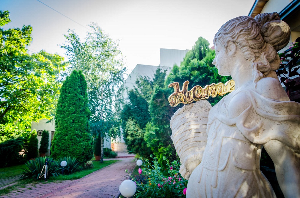 vila moderna aproape de Copou cu gradina de 1.400 mp amenajata de un peisagist