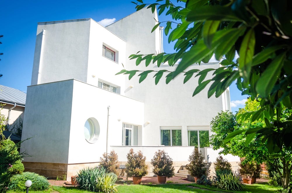 vila moderna aproape de Copou cu gradina de 1.400 mp amenajata de un peisagist