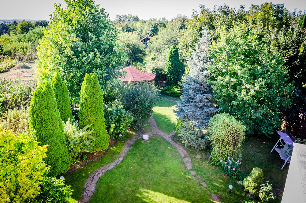 vila moderna aproape de Copou cu gradina de 1.400 mp amenajata de un peisagist
