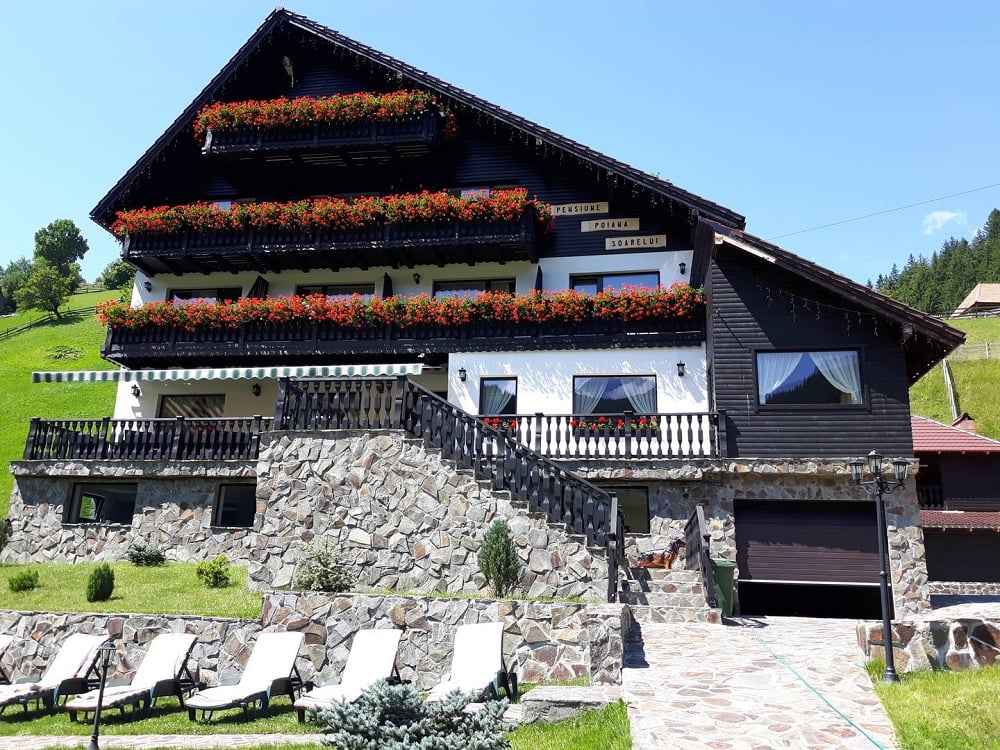 Business pensiune la munte cu restaurant der 50 de locuri si peste 3.000 mp de teren