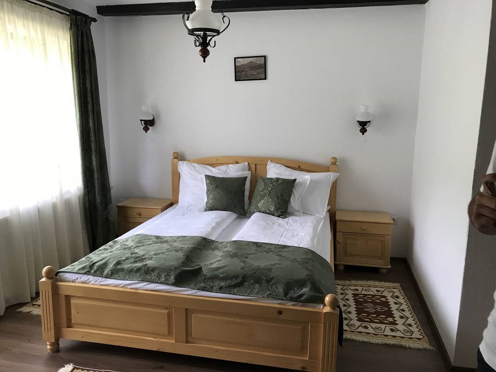 Business Pensiune la munte cu restaurant de 50 de locuri si peste 3.000 mp de teren