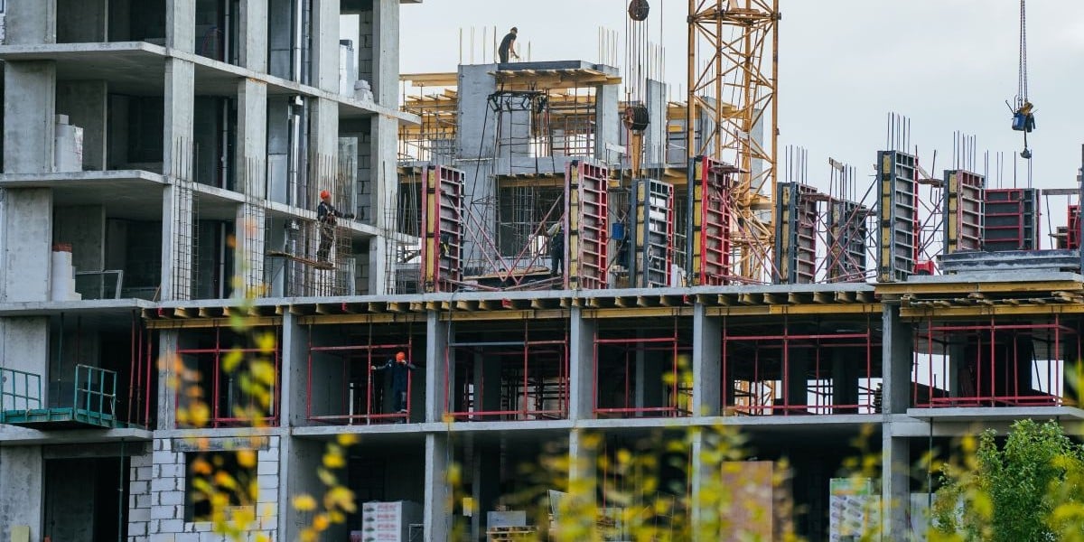 bloc in constructie