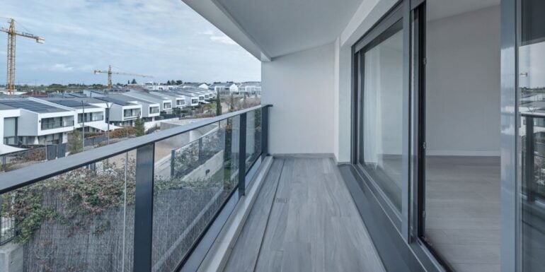 vedere de pe balconul unui bloc nou