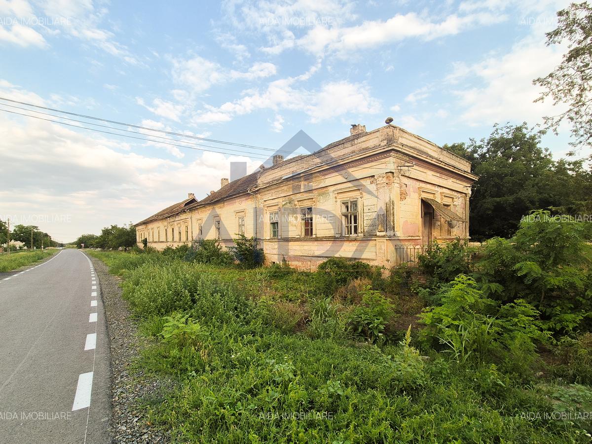 exteriorul conacului damaszkin
