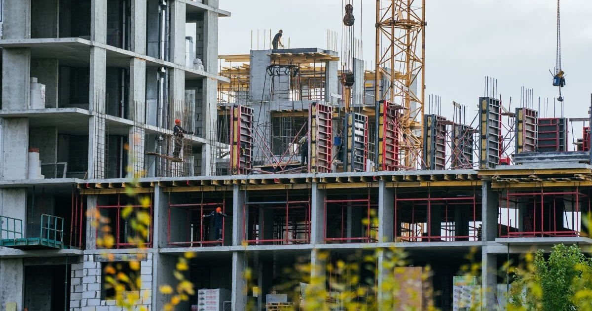 bloc in constructie